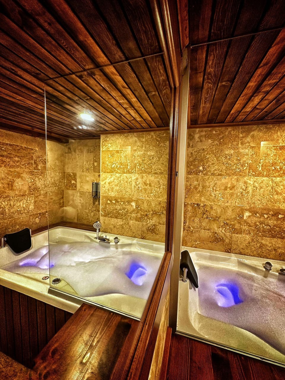 Premium Room, Hot Tub | Bathroom | Designer toiletries, hair dryer, bathrobes, slippers