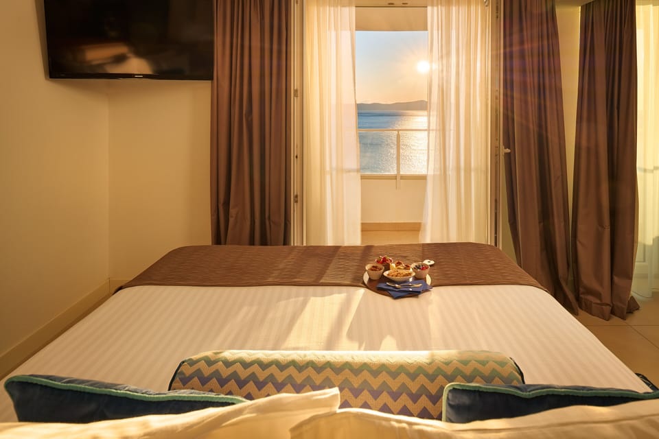 Superior Room Sea View | Hypo-allergenic bedding available, minibar, in-room safe