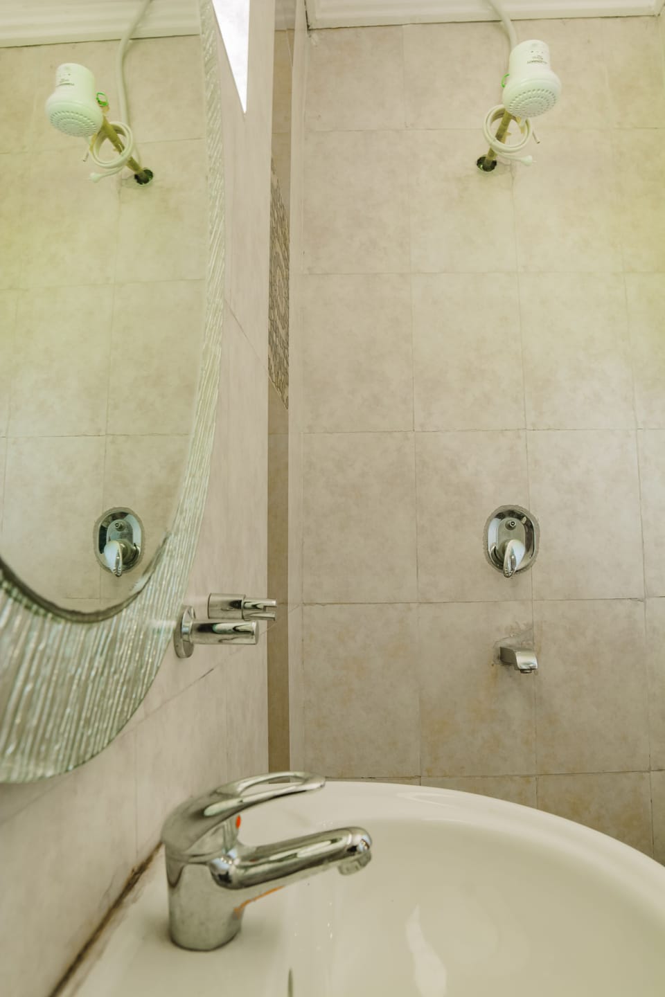 Executive Twin Room | Bathroom | Shower, slippers, towels