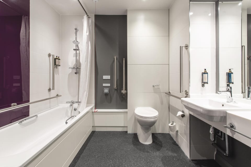 Superior Double Room, Accessible Bathtub | Bathroom