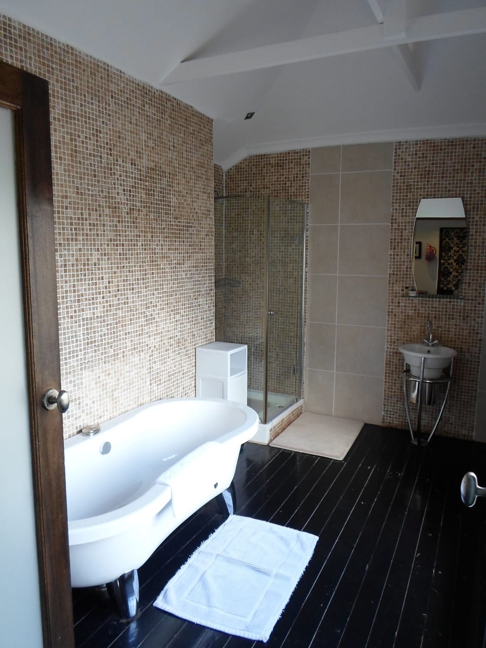 Standard Studio, 1 Bedroom | Bathroom | Free toiletries, towels