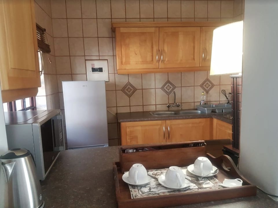 Standard Self-catering Unit | Private kitchenette | Cookware/dishes/utensils