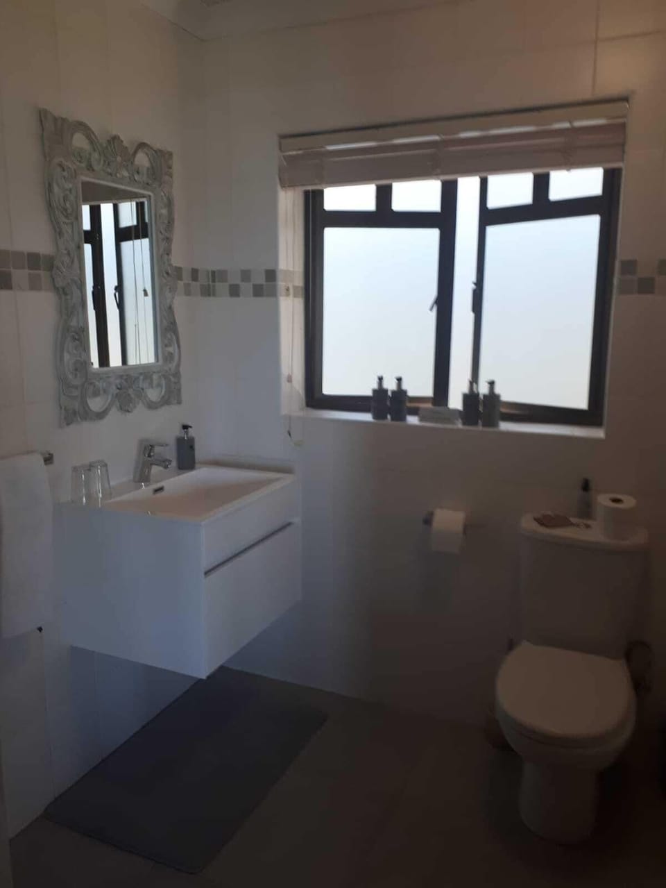 Deluxe Double Room | Bathroom | Free toiletries, hair dryer, towels, soap