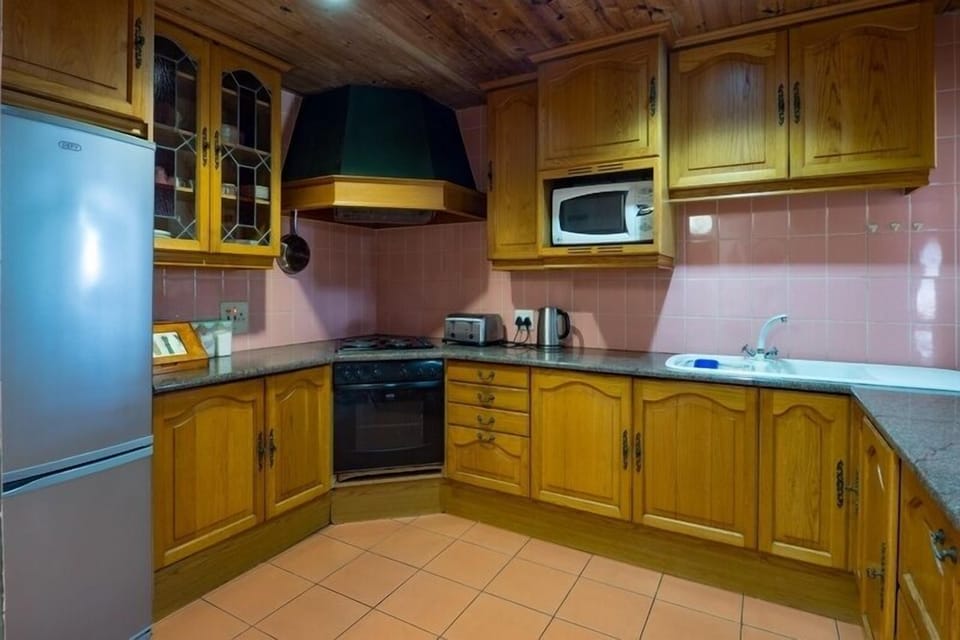 Fridge, coffee/tea maker, electric kettle
