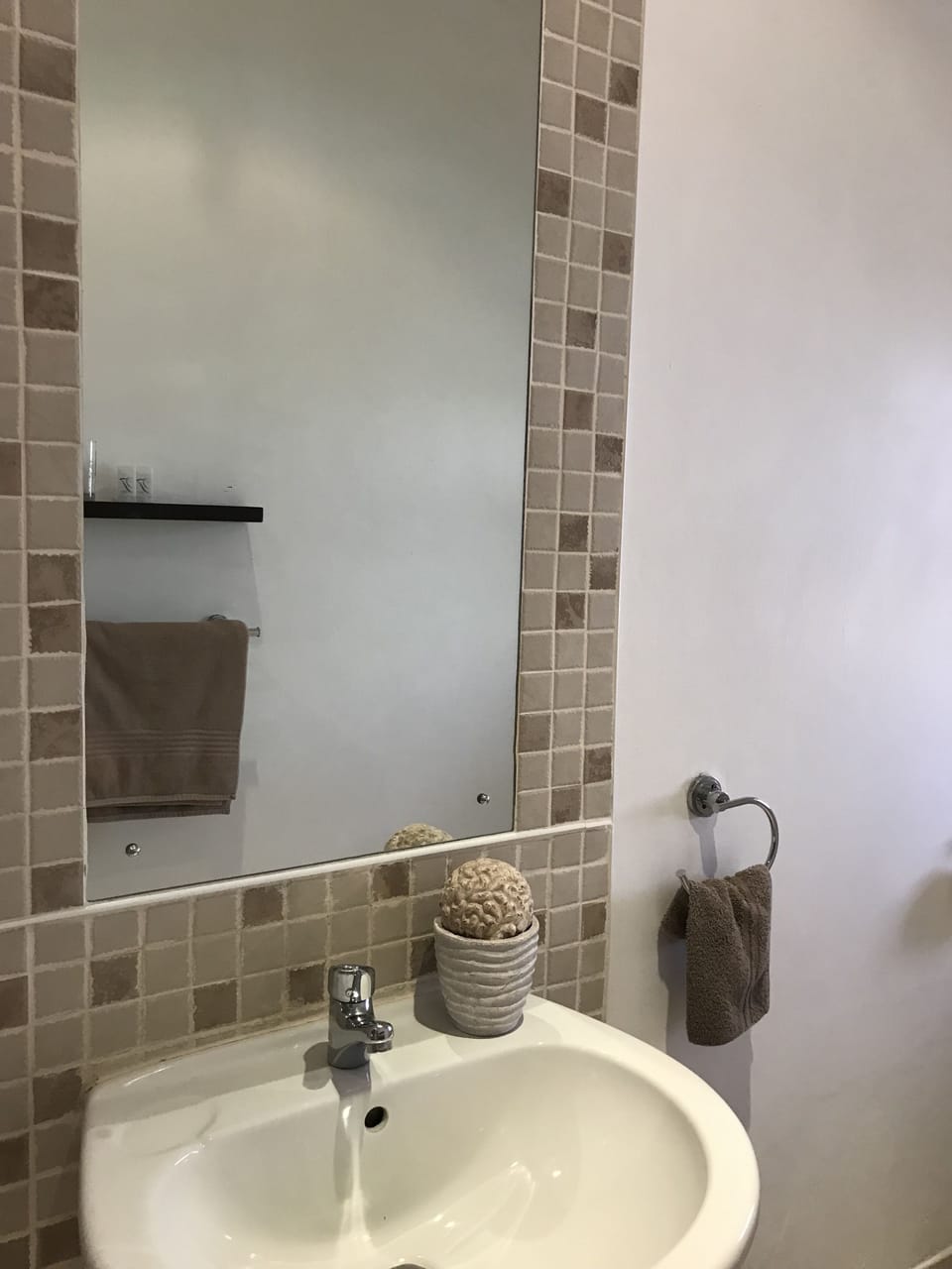 Bathroom sink