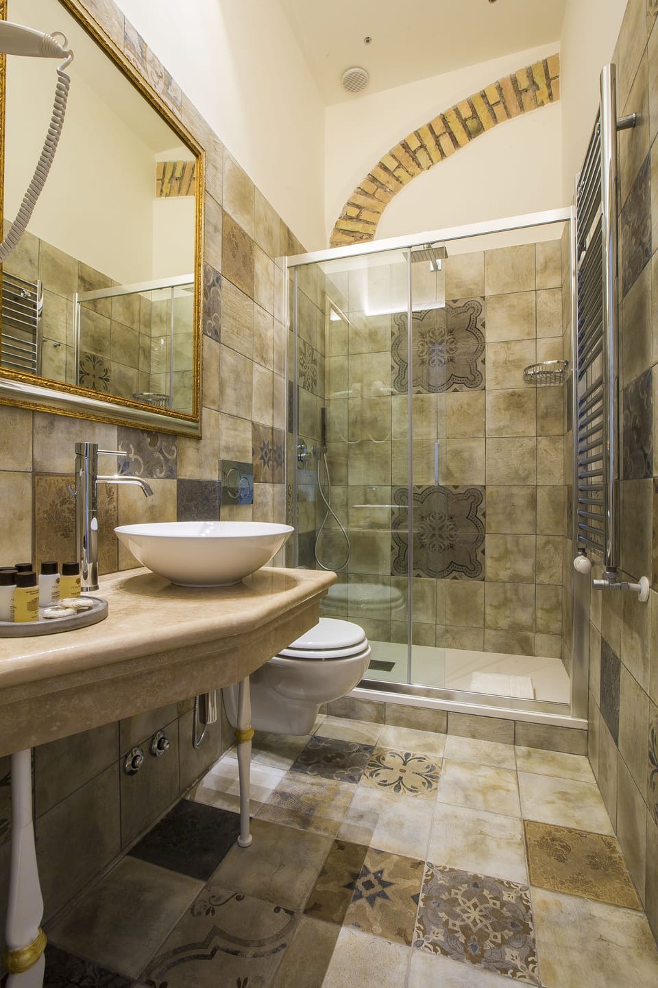 Economy Double Room, City View | Bathroom | Shower, free toiletries, hair dryer, bidet
