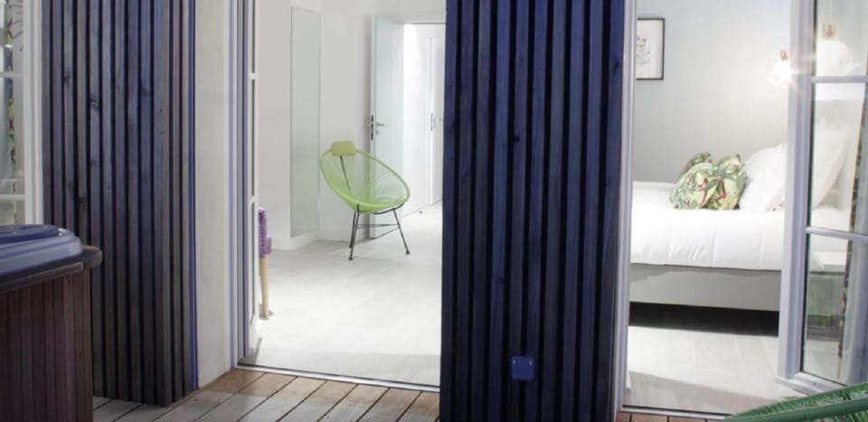 Free toiletries, hair dryer, bathrobes, slippers