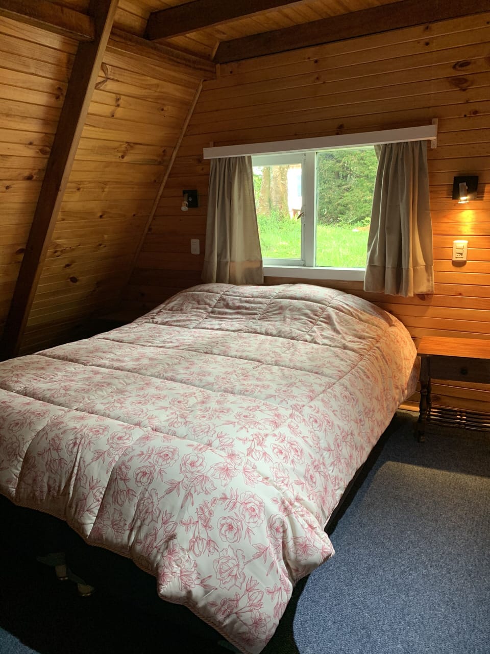 Traditional Cabin | 3 bedrooms, WiFi, bed sheets