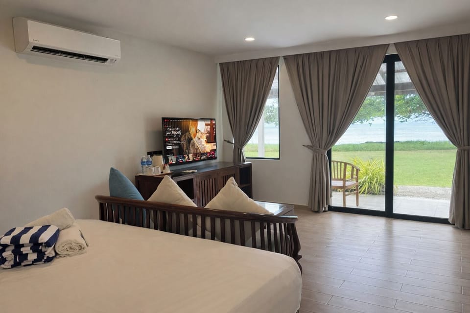Free minibar, in-room safe, desk, laptop workspace