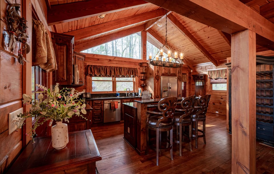 Moon Shadow Lakeview Cabin, 3 Bedrooms, Hot Tub, Mountainside | Private kitchen | Toaster, dining tables