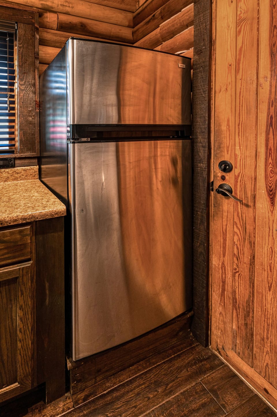 Cozy Lakefront Cabin, 2 bedrooms, Hot Tub, Lake Nantahala | Private kitchen | Toaster, dining tables
