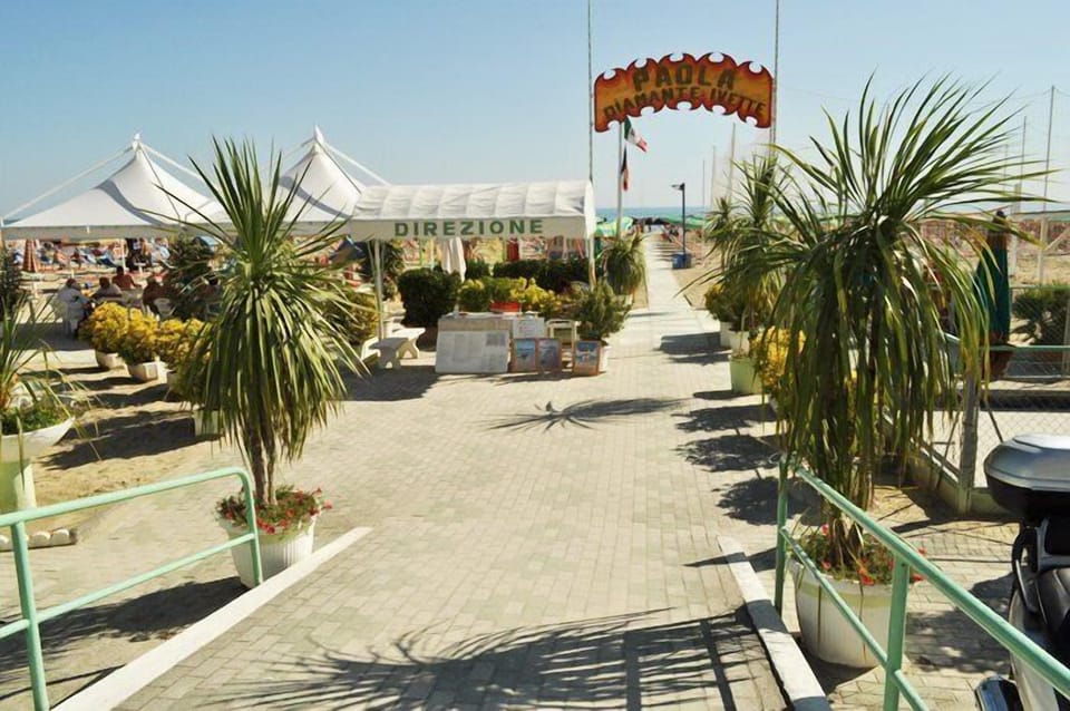 Private beach nearby, sun loungers, beach umbrellas