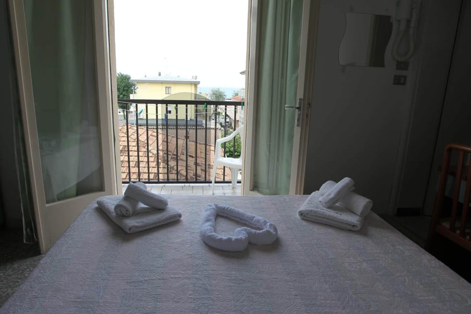 In-room safe, desk, soundproofing, free WiFi