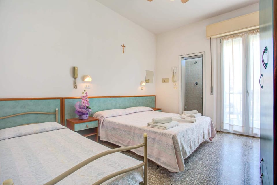 In-room safe, desk, soundproofing, free WiFi