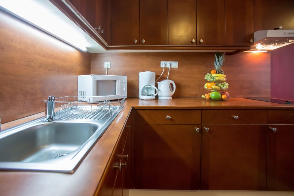 Fridge, microwave, coffee/tea maker, electric kettle