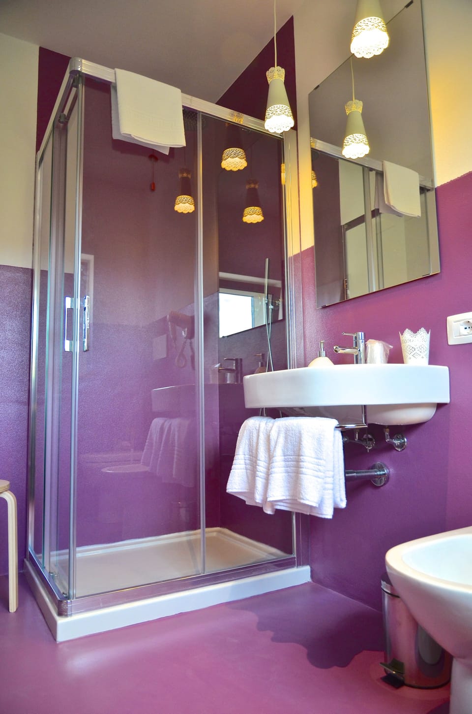 Shower, free toiletries, hair dryer, bidet