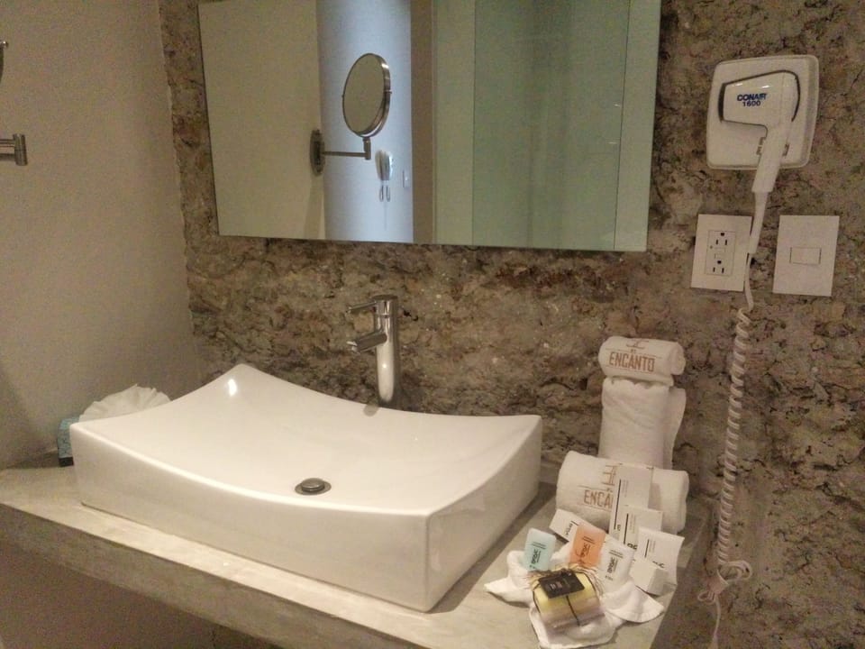 Luxury Double Room, 1 King Bed | Bathroom sink