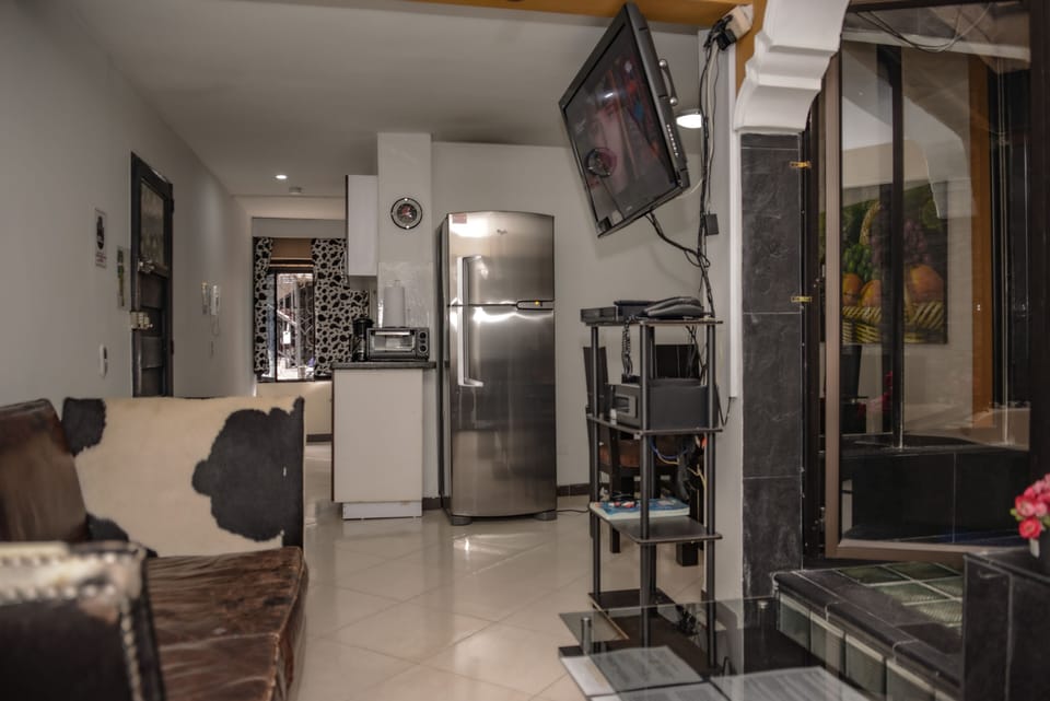 Executive Apartment, 1 Bedroom (101) | Living area | Flat-screen TV
