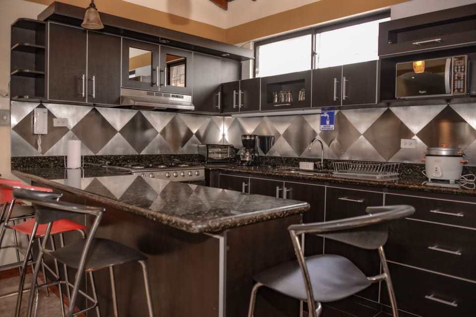 Comfort Penthouse, 3 Bedrooms, Mountain View (401) | Private kitchen | Fridge, microwave, stovetop, coffee/tea maker