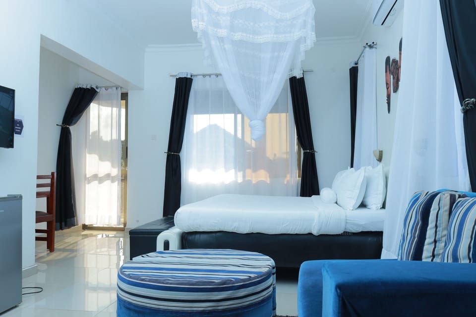 Executive Suite | Living area | 32-inch flat-screen TV with satellite channels, TV, toys