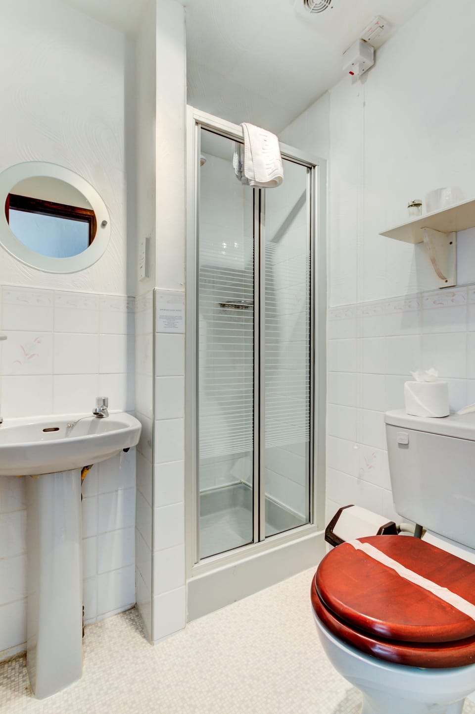 Single Room | Bathroom | Shower, free toiletries, hair dryer, bathrobes