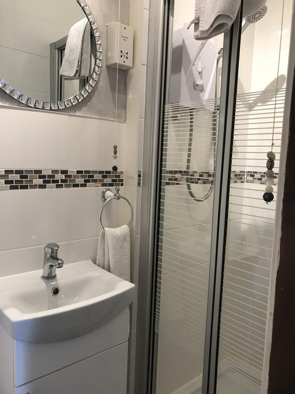 Family Triple Room | Bathroom | Shower, free toiletries, hair dryer, bathrobes
