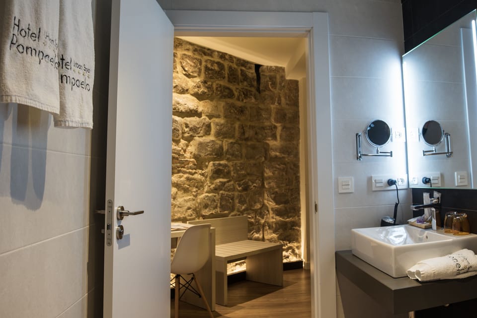 Premium Double or Twin Room, City View | Bathroom | Shower, free toiletries, hair dryer, towels