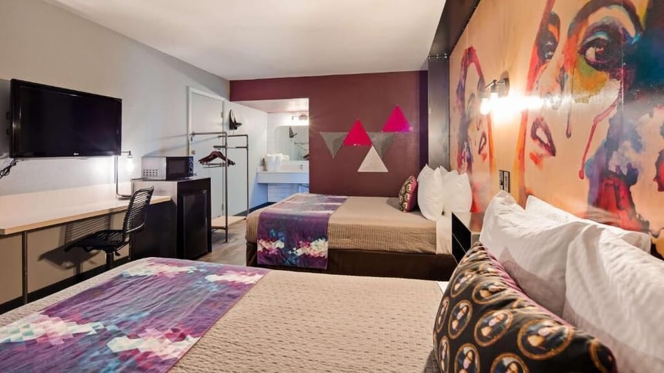 Desk, laptop workspace, iron/ironing board, free WiFi