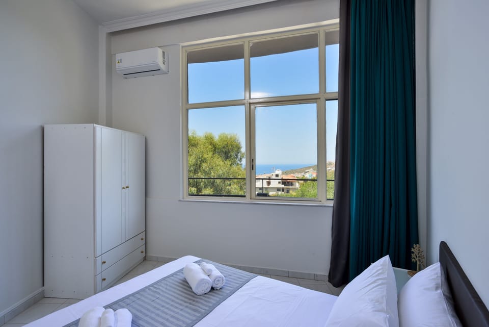 Apartment- 2 bedroom-Panoramic Sea View | Frette Italian sheets, premium bedding, minibar (free items)