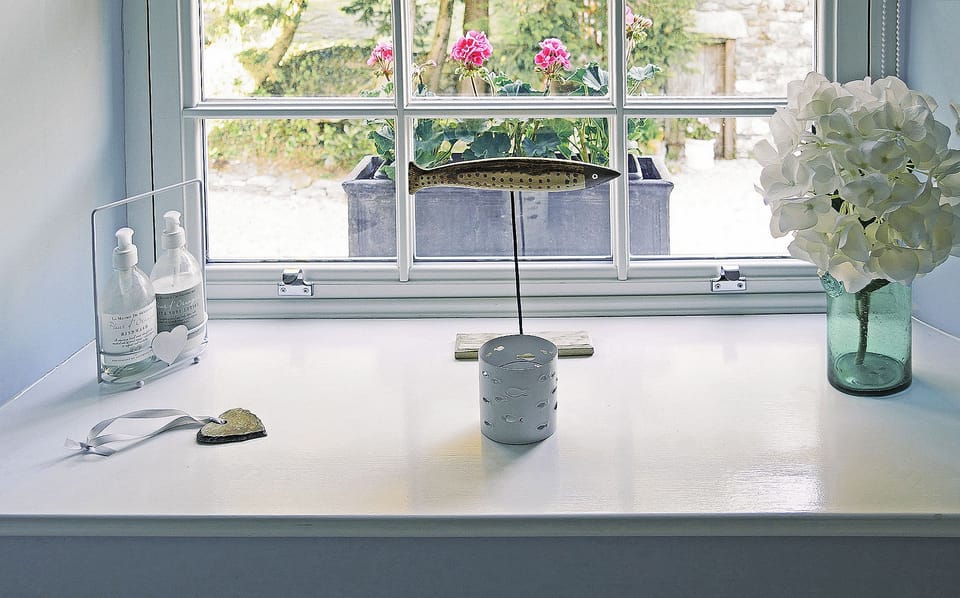 Luxury Double Room (Camelot) | Desk, iron/ironing board, free WiFi, bed sheets