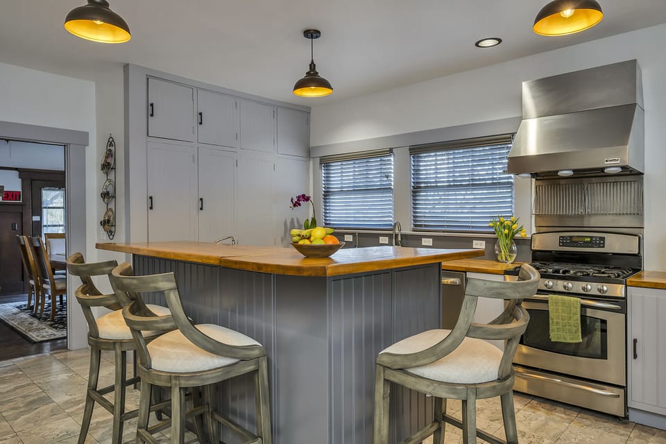 House, 5 Bedrooms | Shared kitchen | Mini-fridge, coffee/tea maker