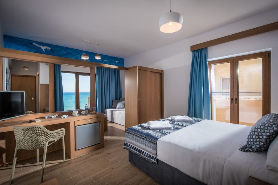 Junior Suite, Sea View | In-room safe, laptop workspace, soundproofing, free WiFi