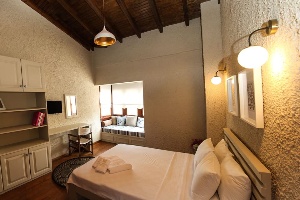 Deluxe Room | Premium bedding, soundproofing, WiFi (free), bed sheets