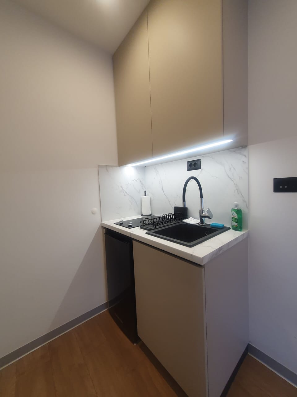 Apartment, Partial Sea View (3 Adults) | Private kitchen | Coffee/tea maker, electric kettle, cookware/dishes/utensils