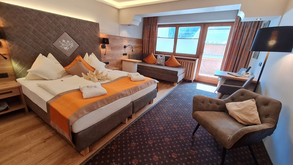 Comfort Double Room, Balcony | Hypo-allergenic bedding available, in-room safe, WiFi (free)