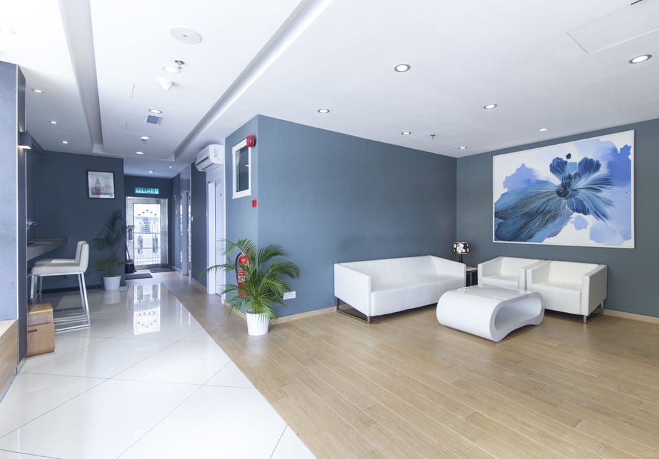 Lobby lounge