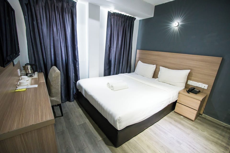 Standard Queen With Window | Desk, iron/ironing board, free WiFi