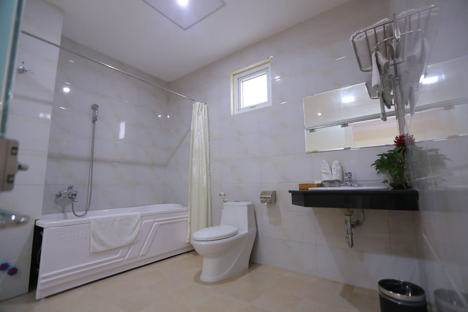Royal Double Room, Smoking, Bathtub | Bathroom | Shower, hydromassage showerhead, designer toiletries, hair dryer