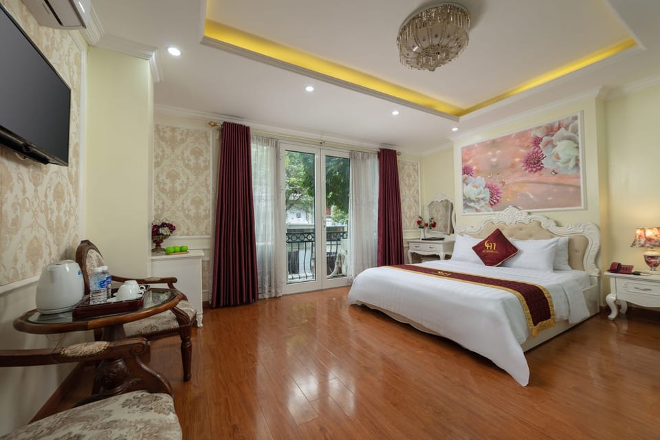 Junior Suite, Balcony | Premium bedding, minibar, in-room safe, desk