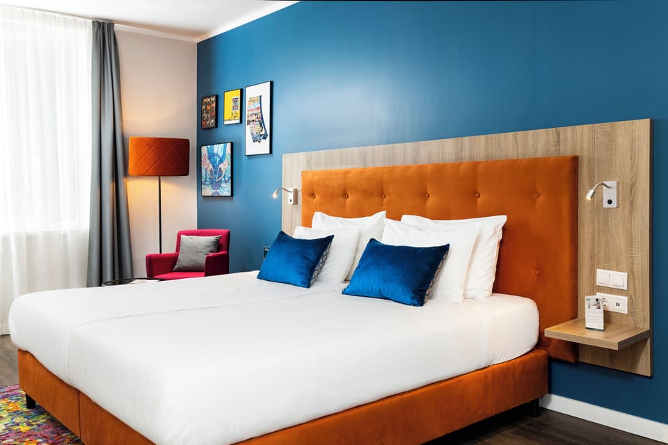 Hypo-allergenic bedding, minibar, in-room safe, desk