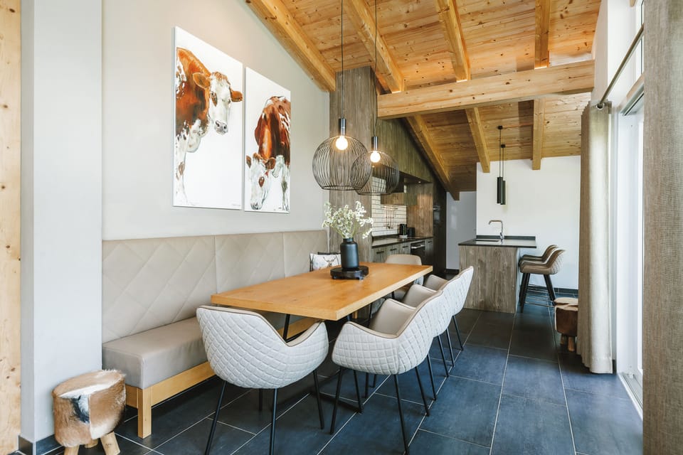 3-bedroom penthouse with private sauna | In-room dining