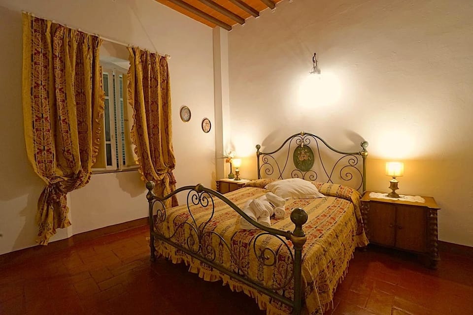 Double Room (Degna) | Minibar, individually furnished, desk, iron/ironing board