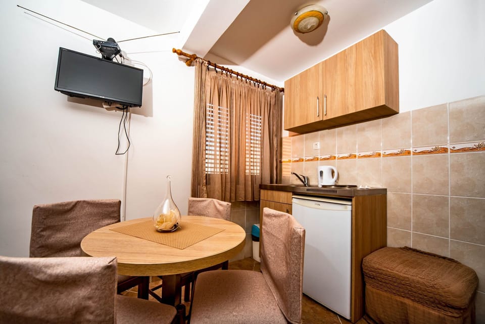 Family Studio | In-room dining