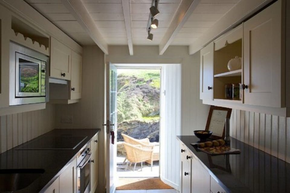 Cottage (Middle) | Private kitchen | Fridge, electric kettle