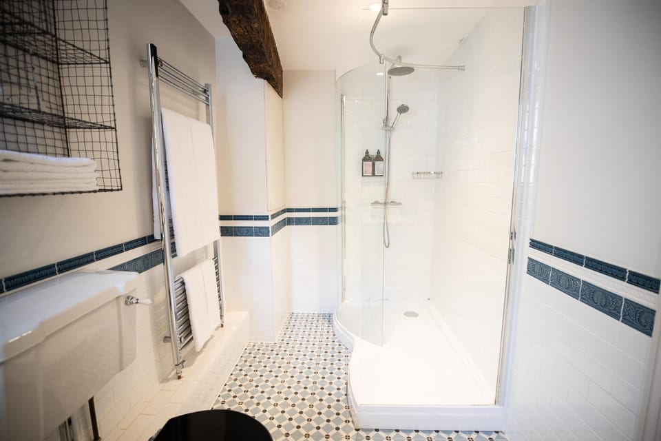Deluxe Double Room, Ensuite | Bathroom | Towels