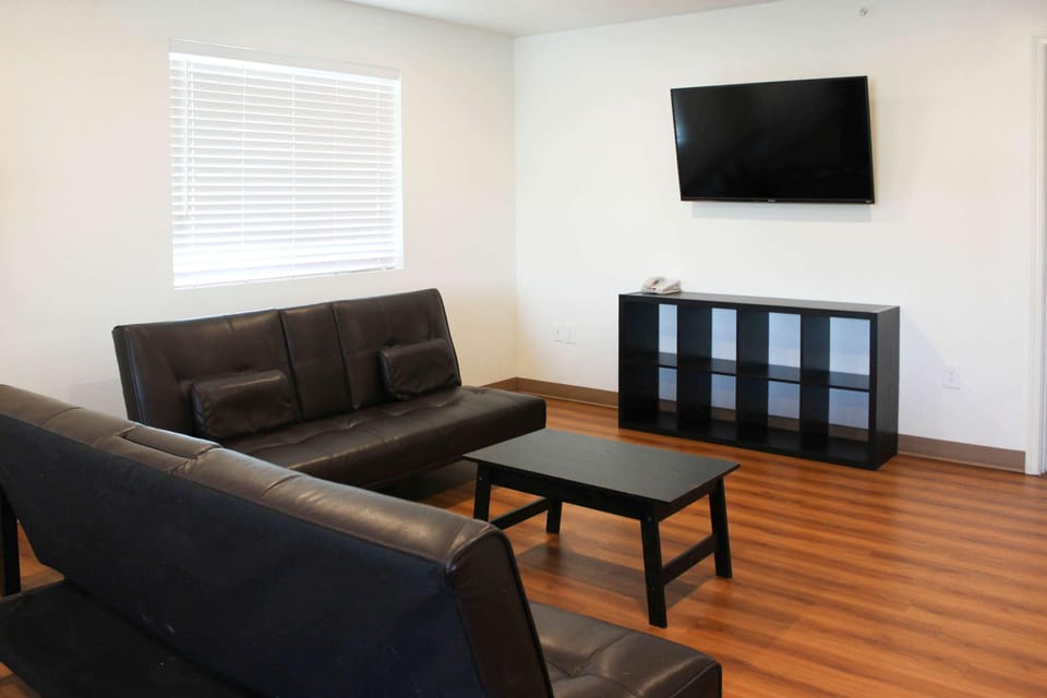 Deluxe Studio, 2 Queen Beds, Non Smoking, Kitchen | Free WiFi, bed sheets