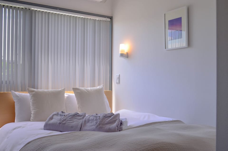 Double Room | Desk, free WiFi, bed sheets