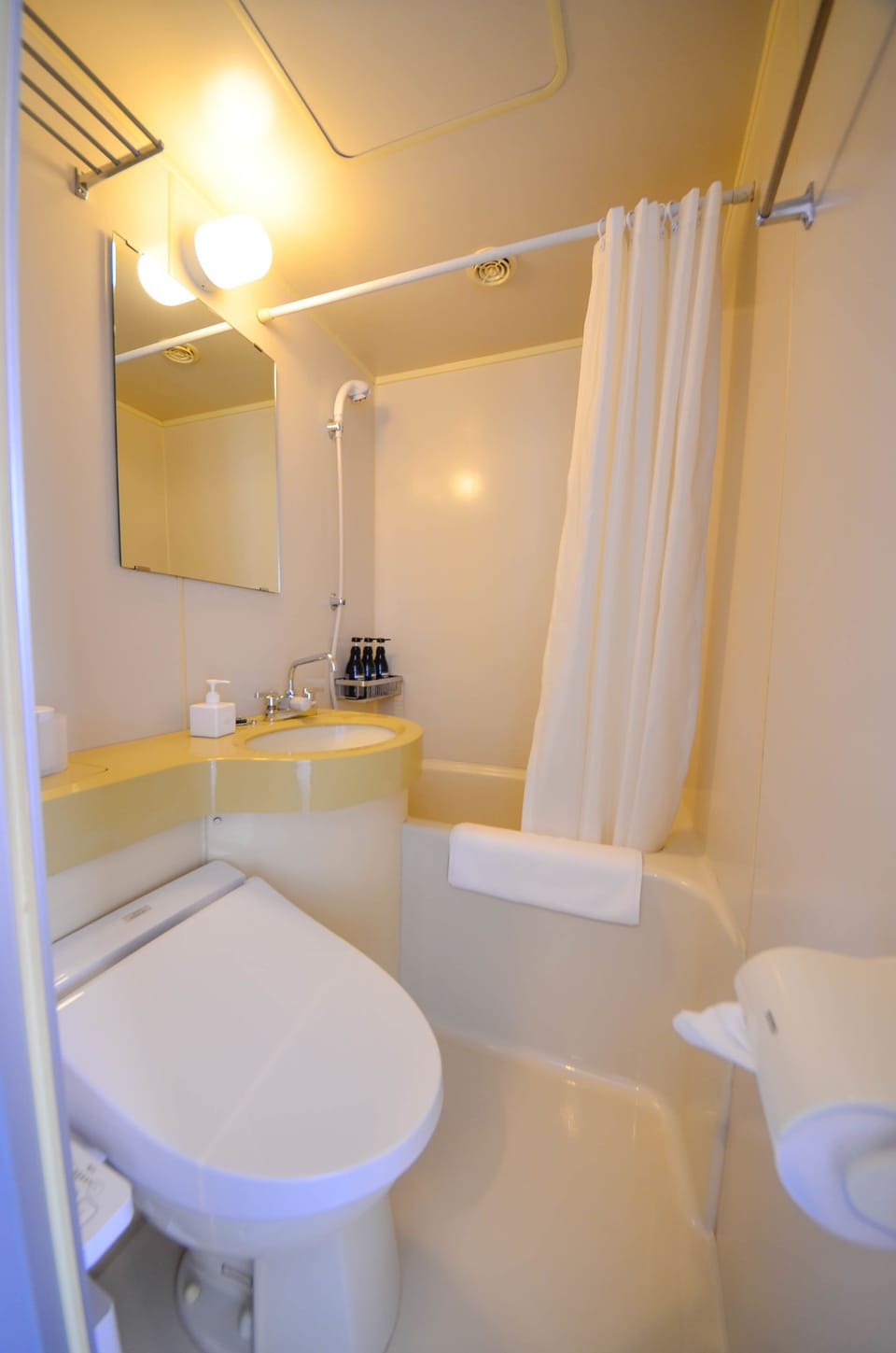 Combined shower/tub, free toiletries, hair dryer, slippers