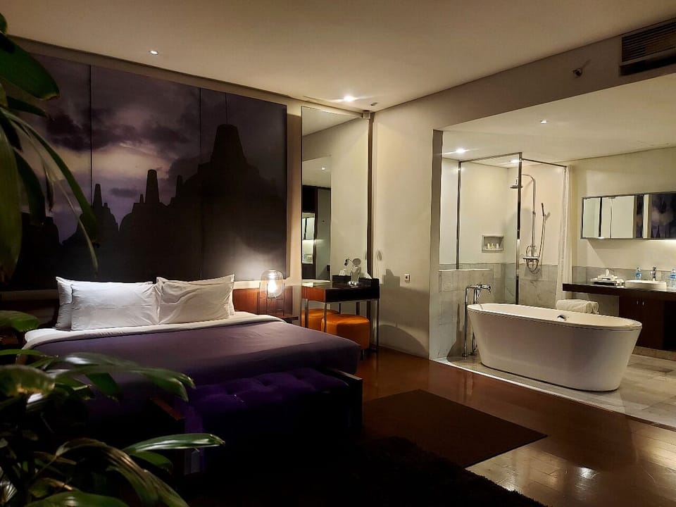 Edge Suite | 1 bedroom, minibar, in-room safe, desk