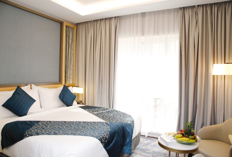 Hypo-allergenic bedding available, in-room safe, soundproofing